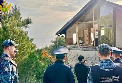 Жилой комплекс на берегу моря сносят в Геленджике