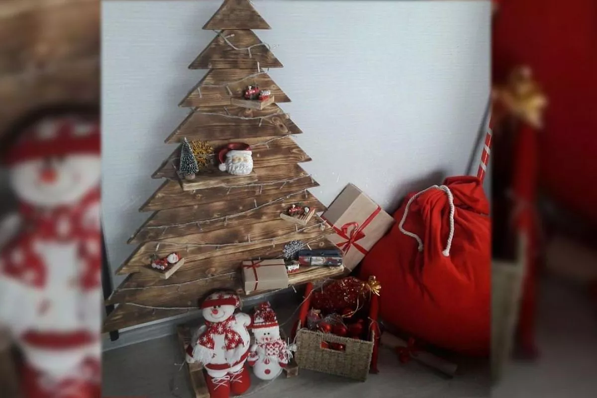 Елка из дерева 