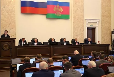 Депутаты кубанского парламента на 71-й сессии ЗСК приняли решение о введении дополнительных мер поддержки учителей