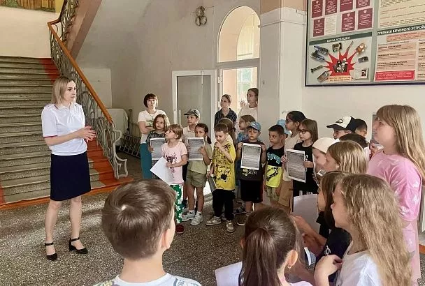 Сотрудники Госавтоинспекции Тихорецкого района провели акцию «Я выбираю безопасность»