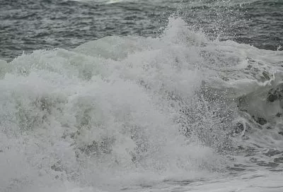 Двухметровые волны и сильный дождь с грозой ожидаются в Сочи