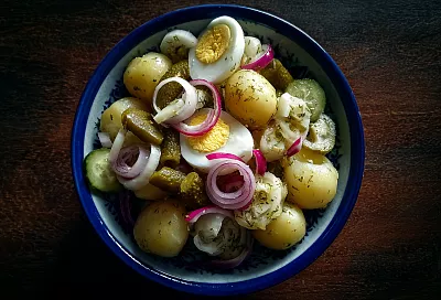 Немецкий картофельный салат с секретом из огуречного рассола