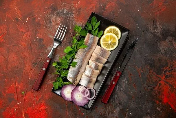 Вкусный ужин за 30 минут: как приготовить селедку с луком к вареной картошке