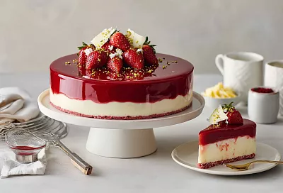 Нежный чизкейк как в кафе: лёгкий вкус без духовки, с краснодарской клубникой и малиной