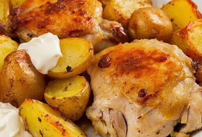 Беру грудинное филе и готовлю ужин на всю семью. Нежнейшая шапочка делает куриное мясо сочным и мягким