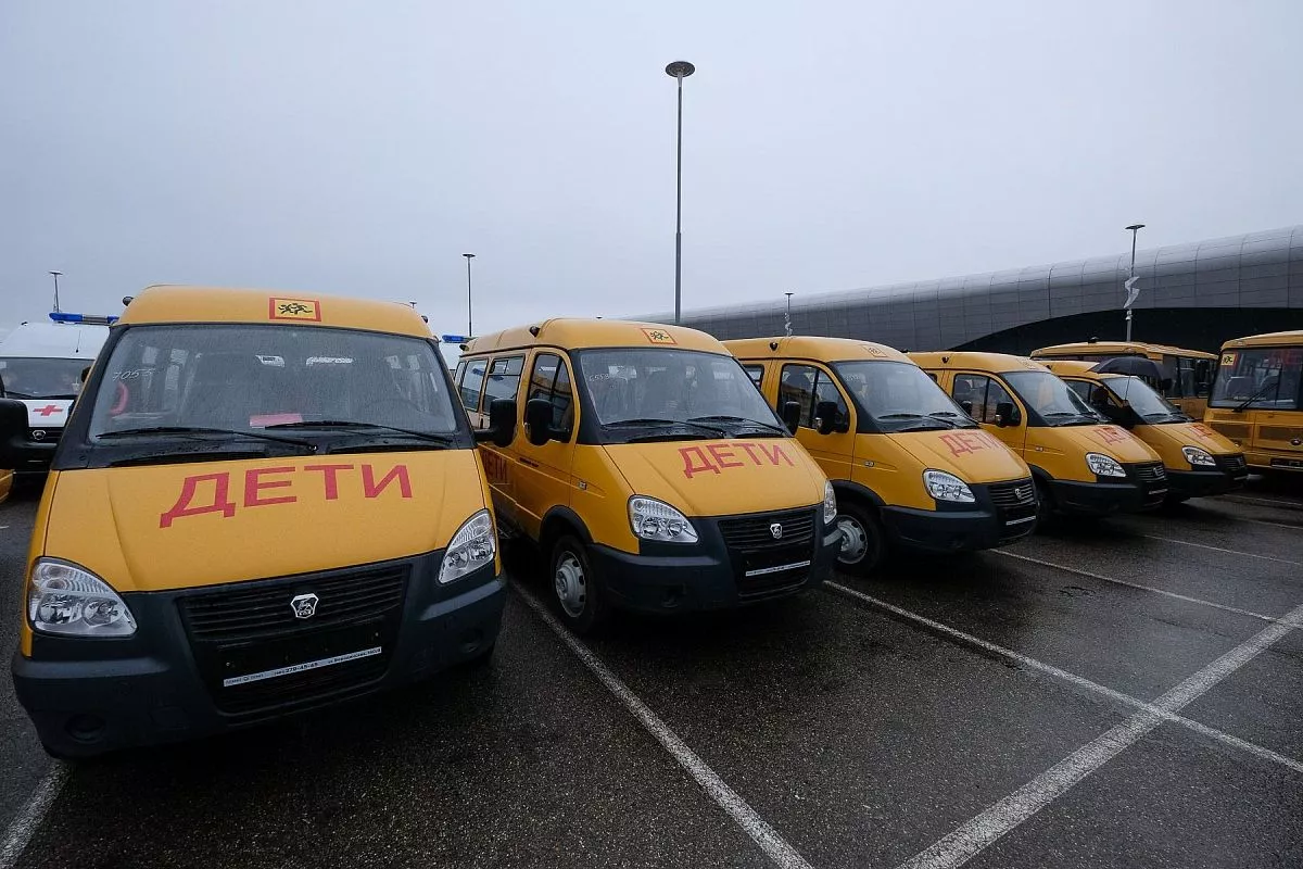 Ключи от новых автомобилей представителям муниципалитетов передал губернатор Вениамин Кондратьев