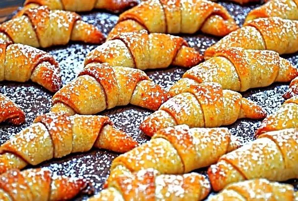 Секрет нежных рогаликов «Пушистые»: мягкая и воздушная текстура достигается благодаря особому рецепту теста