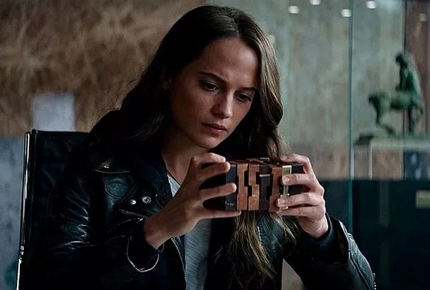 Алисия Викандер и Джереми Аллен Уайт в «Энигма‑вариациях»: Netflix готовит драму о страсти и тайнах