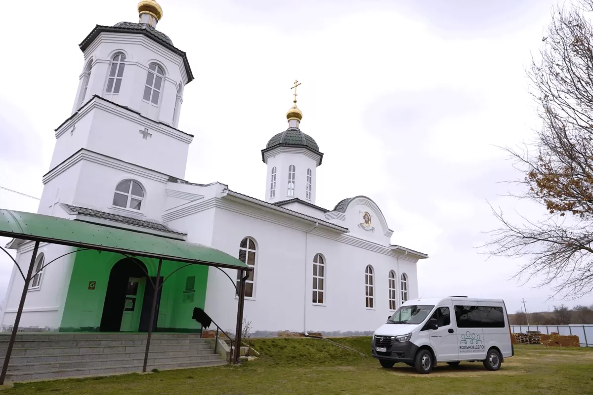 Храм на Кубани получил микроавтобус от благотворителей