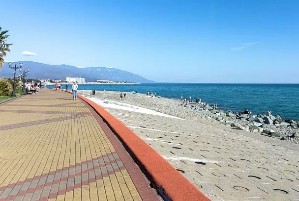 Какая температура воды в Черном море у берегов Сочи