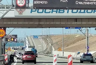 Больше 3,5 тыс. машин скопились в пробке перед Крымским мостом