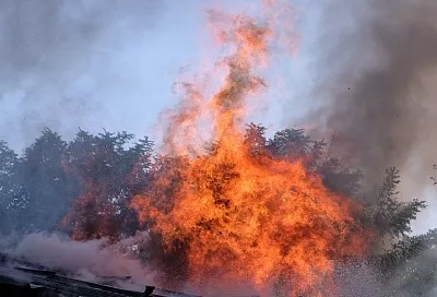 Мужчина и женщина погибли при пожаре в частном доме в Новороссийске