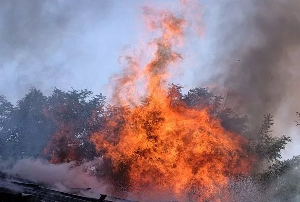Мужчина и женщина погибли при пожаре в частном доме в Новороссийске