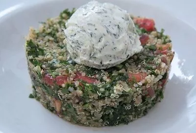 Этот салат готовится за 15 минут и всегда вызывает восторги у гостей, в первую очередь потому, что в нем есть булгур! И ведь действительно получается вкусно, сытно и очень красиво!