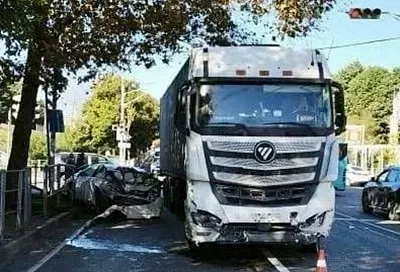 Дети 2 и 5 лет пострадали в ДТП с большегрузом в Сочи