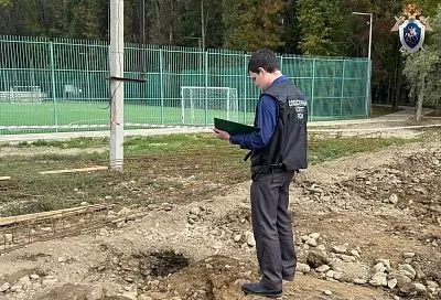 Уголовное дело возбуждено после падения школьника в неогороженную яму в Апшеронске