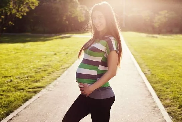 Думайте не только о себе, но и о ребенке. Вот почему врачи запрещают беременных женщинам пить даже безалкогольное вино