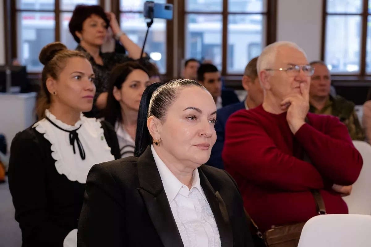 На встречу прибыло немало гостей – активисты более 15 волонтерских сообществ. На встречу прибыло немало гостей – активисты более 15 волонтерских сообществ.