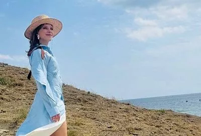 Прилетевшая на день в Сочи Лиза Арзамасова успела насладиться морскими пейзажами 