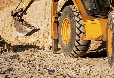 Рабочего придавило ковшом на строительстве нового терминала аэропорта Краснодара