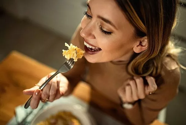 Слушайте свой желудок! 4 причины, почему вас тянет на вредную пищу, и чем ее заменить