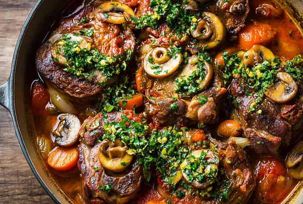 Они называют это «оссобуко», а по-сути — говяжья голяшка: недорогое мясо, ресторанный вкус