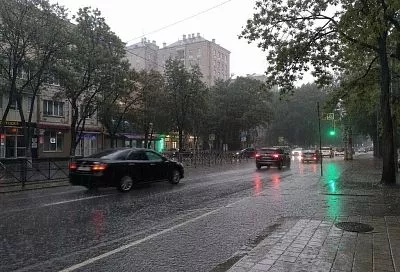 Ливни, грозы и сильный ветер: пятница принесет на Кубань непогоду