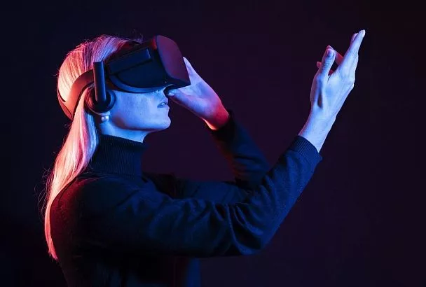 В Новороссийске женщина хотела убежать в VR, но её 33 тысячи убежали первыми