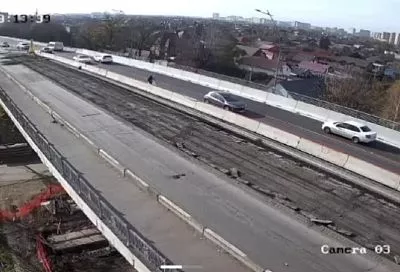 На Тургеневском мосту в Краснодаре перенаправили потоки транспорта 