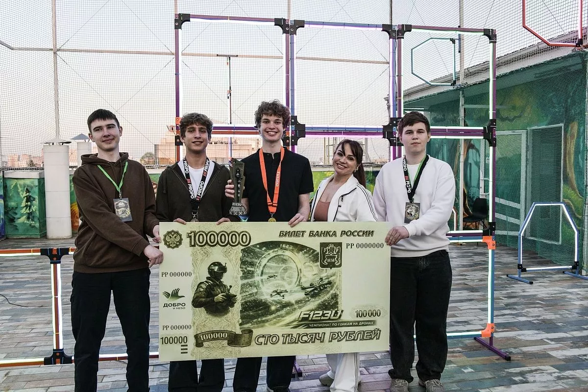 Все призеры чемпионата сказали, что потратят призовые деньги на приобретение новых мощных дронов.