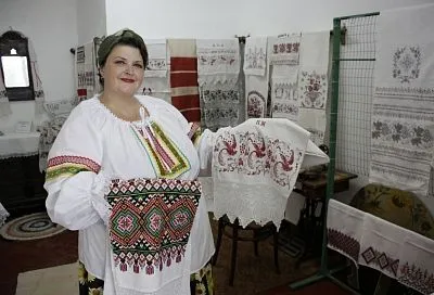 К 89-летию Кубани тихорецкая мастерица показала коллекцию старинных рушников