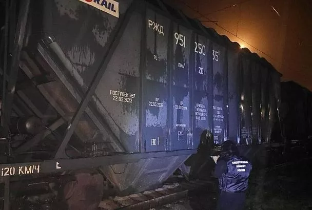 Забрались на крышу поезда. Один подросток погиб, второй получил травмы в Краснодарском крае