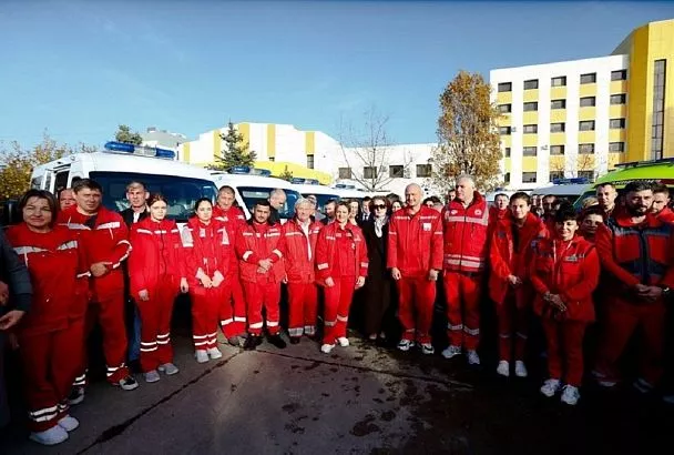 Больницам и станциям скорой помощи Краснодарского края передали 49 спецавтомобилей