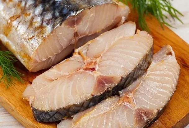 Копченая скумбрия в домашних условиях: Никакого жидкого дыма — только соль, сахар, чай и луковая шелуха