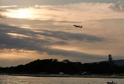 Временные ограничения сняли в аэропорту Геленджика спустя 11 часов