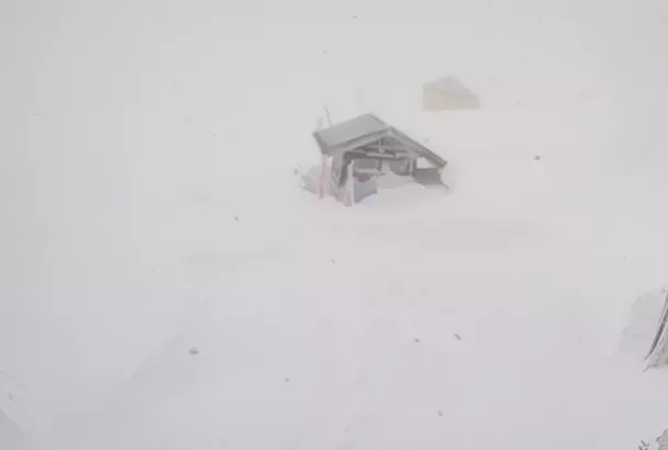 Ливневый снег идет в горах под Сочи: сугробы на вершинах выросли до 322 сантиметров