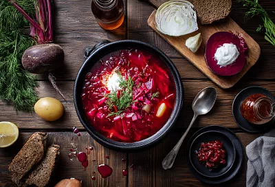 Главный секрет яркого борща: одна ложка кислоты в нужный момент