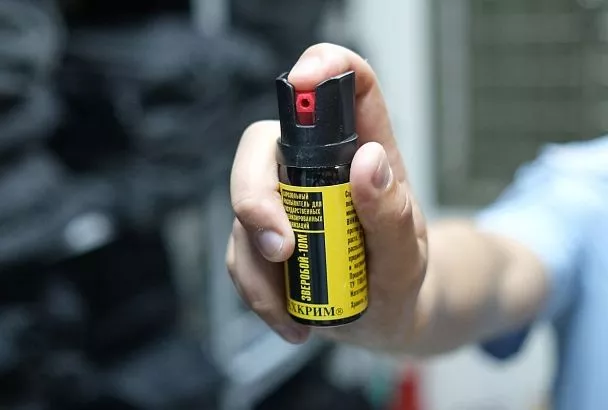  Краснодарец получил струю из перцового баллончика в лицо, пытаясь продать незнакомцу цепочку за 350 тысяч