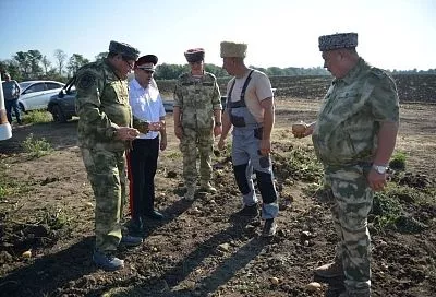 Александр Власов осмотрел объекты казачьей экономики в Тимашевском районе