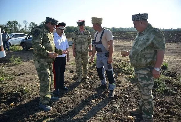 Александр Власов осмотрел объекты казачьей экономики в Тимашевском районе