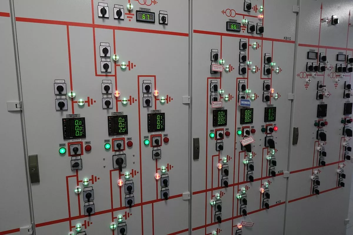 Энергомост, присоединивший полуостров, работает в оба направления в зависимости от пиков потребления.