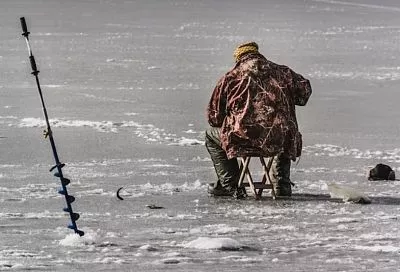 Ловим щуку на несколько лунок - так всегда лучше клюет, даже в глухозимье