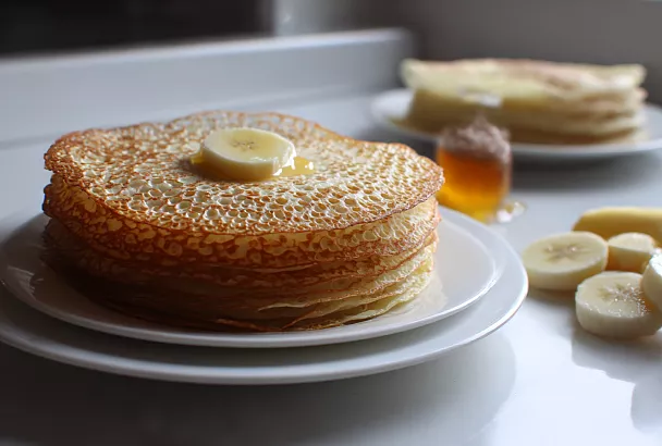 Идеальные блинчики без «резины» и разрывов: разбор ошибок и два рабочих рецепта