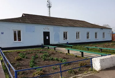 В Брюховецком районе в рамках нацпроекта ремонтируют сельский клуб