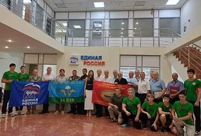 В Сочи «Единая Россия» в преддверии Дня ВДВ провела встречу для ветеранов-десантников