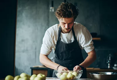 Яблочный пирог с кремовой текстурой: много начинки, мало теста