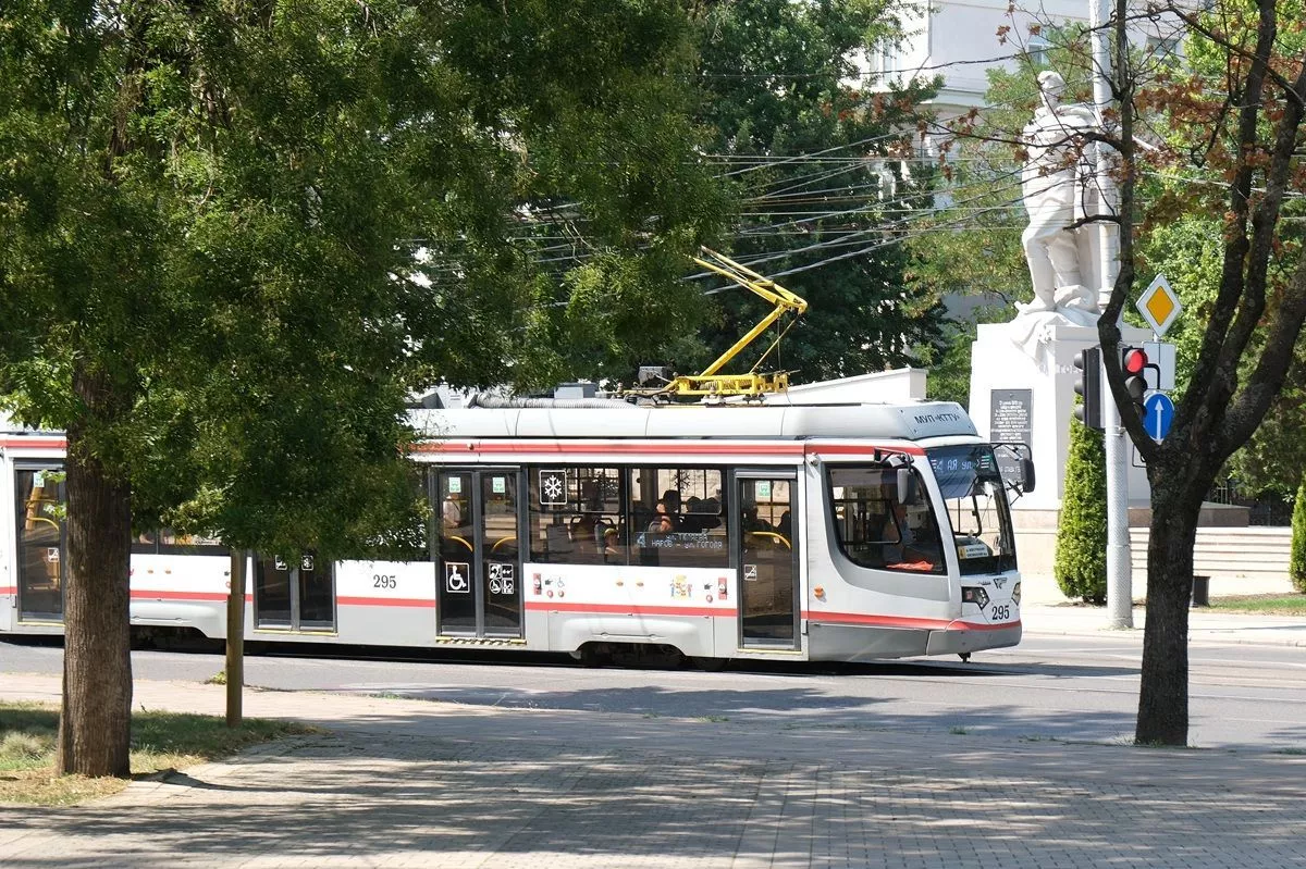 Дежурные трамваи, троллейбусы и автобусы запустят в Краснодаре в пасхальную ночь