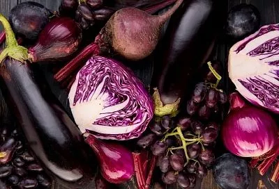 Токсиколог объяснил, как цветные пигменты во фруктах и овощах защищают репродуктивную систему от микропластика