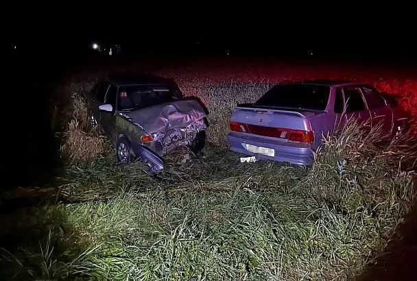 Шесть человек пострадали в ДТП с двумя легковушками на Кубани, среди них дети
