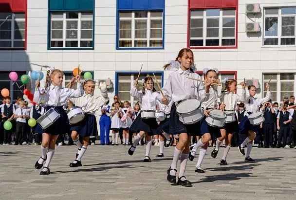 В образовательных организациях Кубани в День знаний прошли праздничные линейки